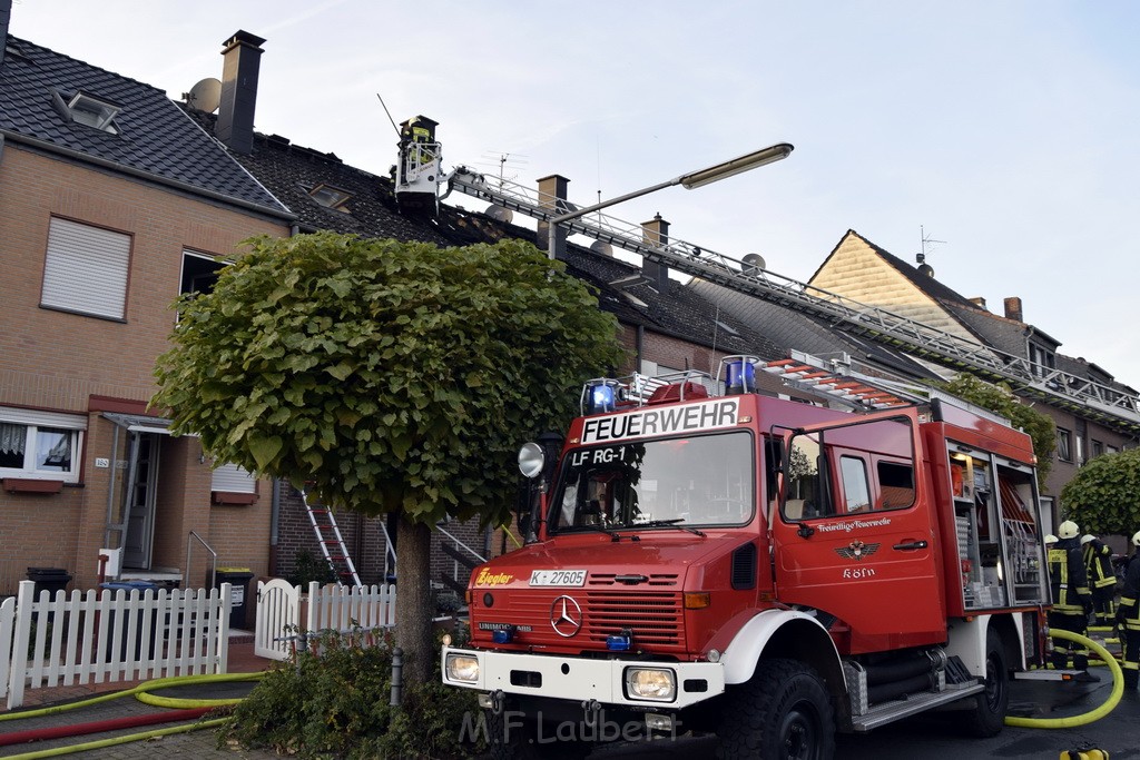 Feuer 2 Vollbrand Reihenhaus Roggendorf Berrischstr P028.JPG - Miklos Laubert